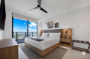 Skyline Retreat Chic 1-BR with Prime City Access